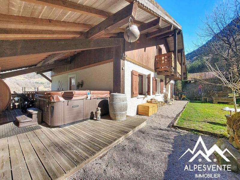 Châlet - 247 m² - 11 pièces