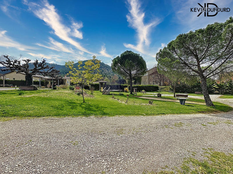 Maison - 200 m² - 7 pièces