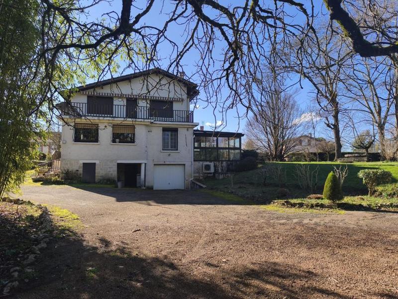 Villa - 302 m² - 13 pièces