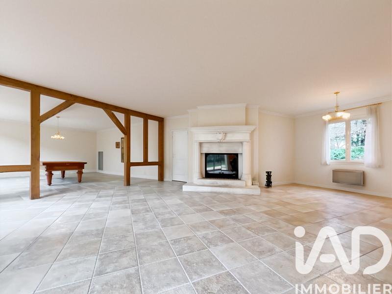 Maison - 239 m² - 8 pièces