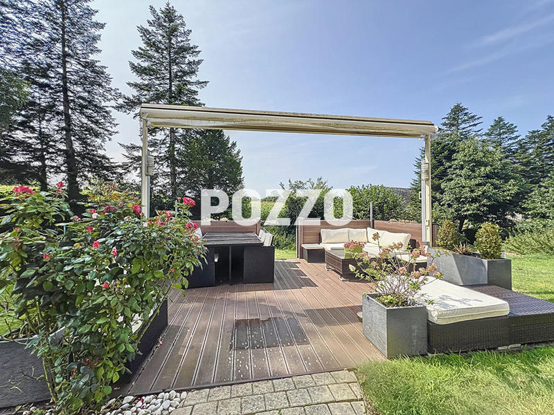 Maison - 255 m² - 8 pièces