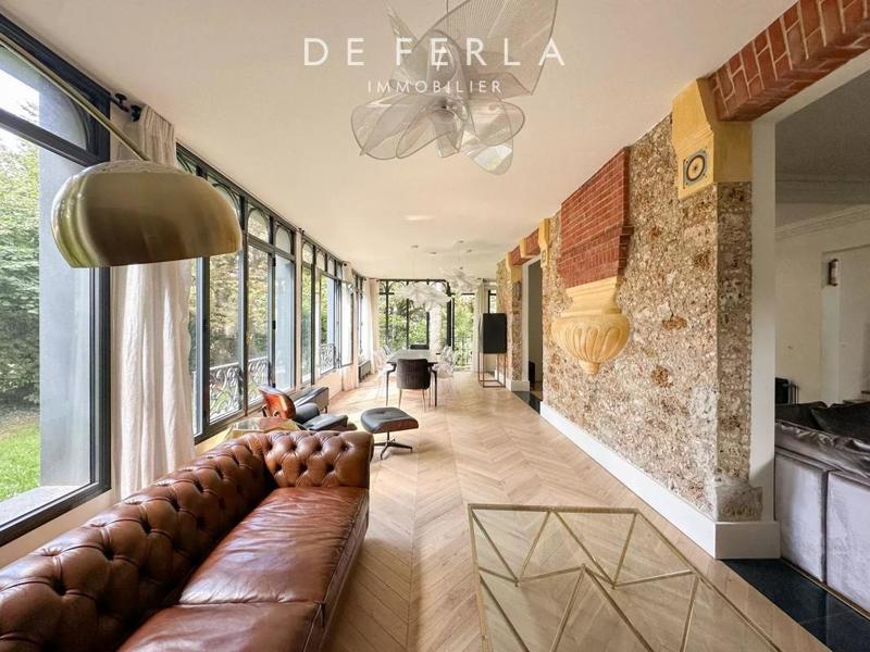 Maison - 276 m² - 8 pièces