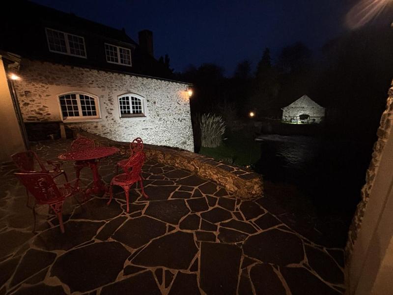 Moulin - 330 m² - 8 pièces