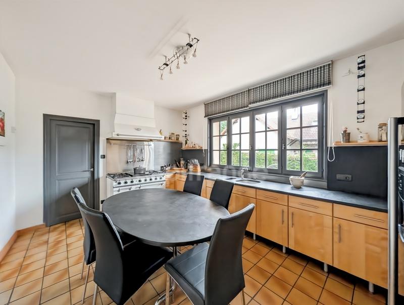 Maison - 246 m² - 9 pièces