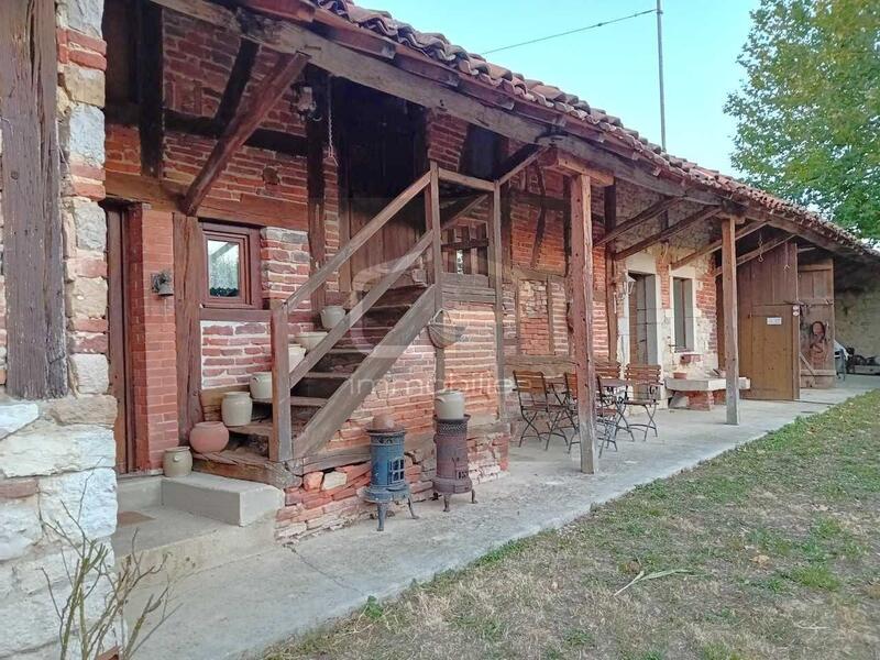 Maison - 203 m² - 9 pièces