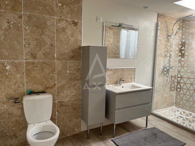 Maison - 220 m² - 6 pièces