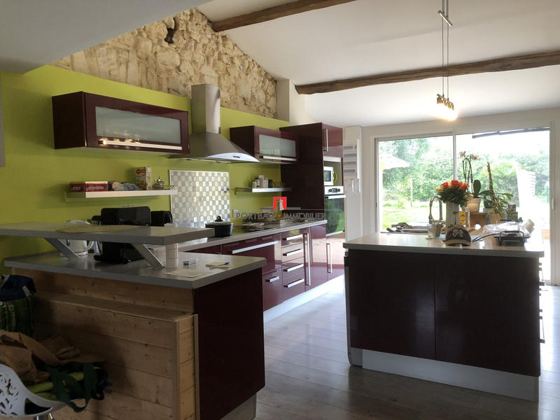 Maison - 229 m² - 7 pièces