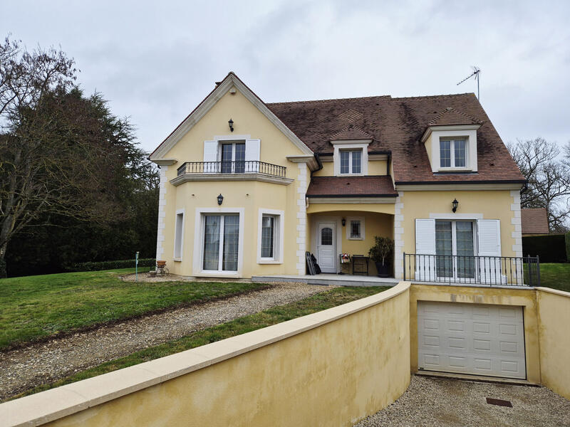 Maison - 205 m² - 7 pièces