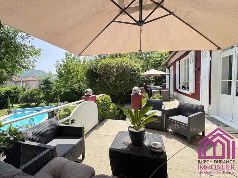 Villa - 233 m² - 6 pièces