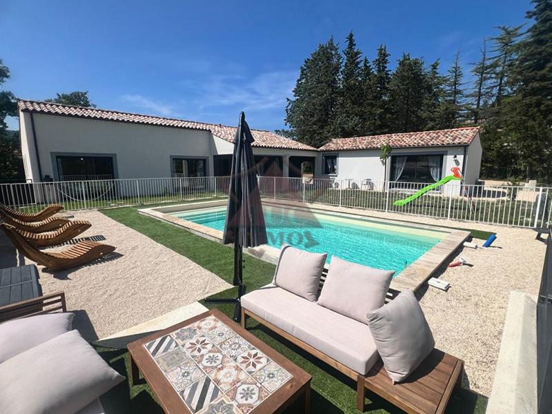 Maison - 159 m² - 7 pièces