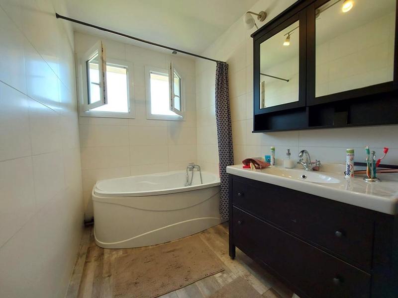 Maison - 219 m² - 11 pièces