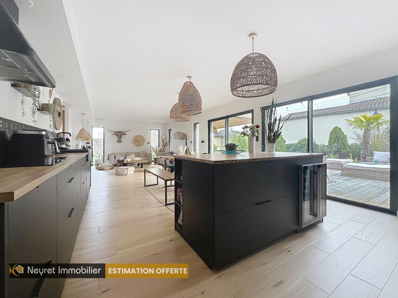 Maison - 180 m² - 6 pièces