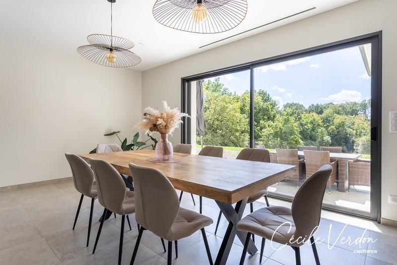 Maison - 300 m² - 10 pièces