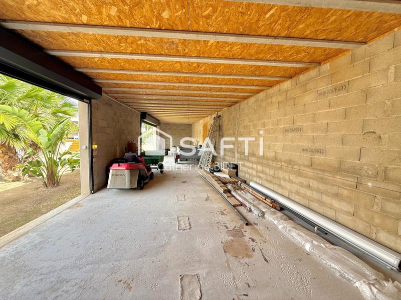 Maison - 236 m² - 8 pièces