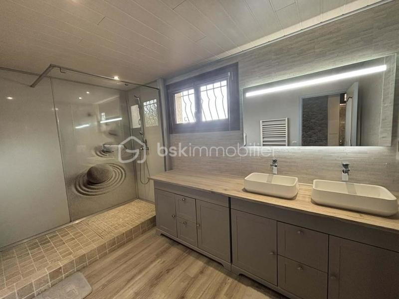 Maison traditionnelle - 165 m² - 6 pièces