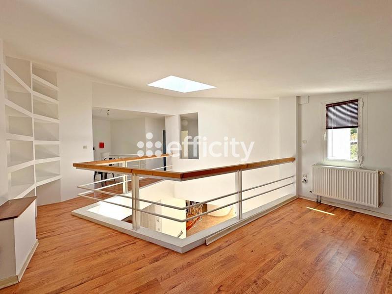 Maison - 238 m² - 7 pièces