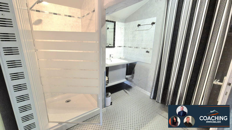 Maison - 399 m² - 12 pièces