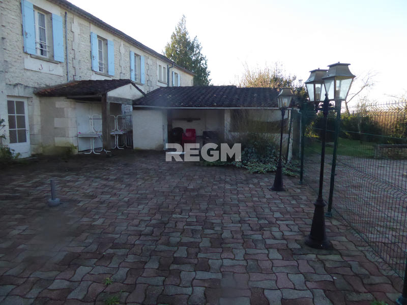 Propriété - 800 m² - 25 pièces