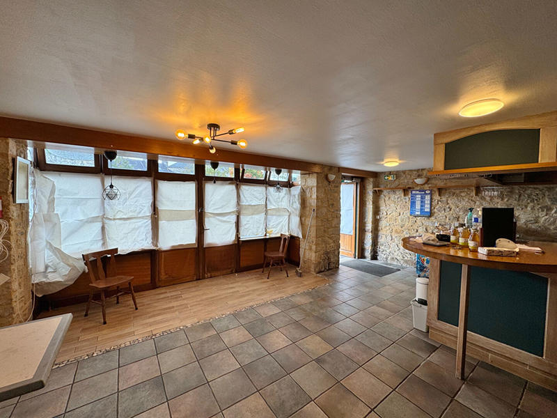 Local commercial - 416 m² - 12 pièces