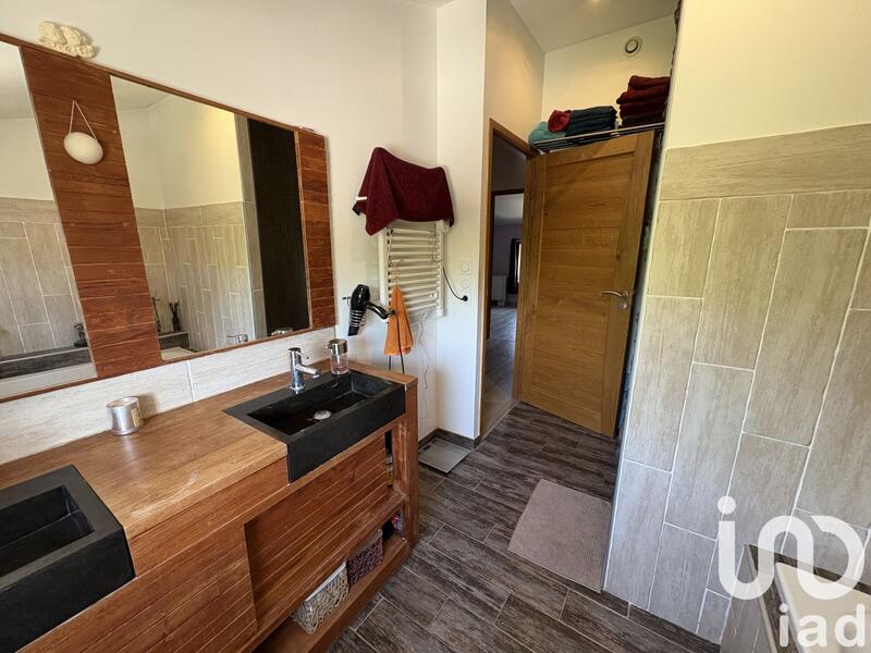 Maison - 210 m² - 8 pièces