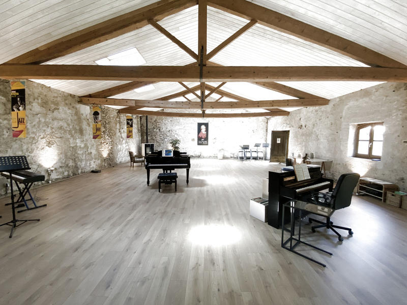 Maison - 360 m² - 8 pièces