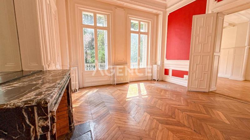 Château - 550 m² - 17 pièces