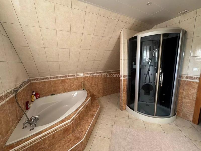 Maison - 312 m² - 12 pièces