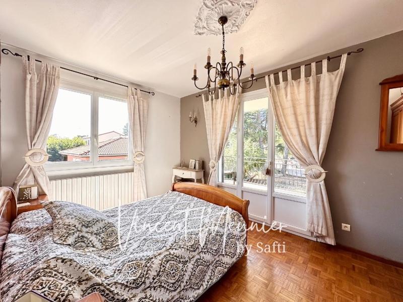 Maison - 216 m² - 9 pièces