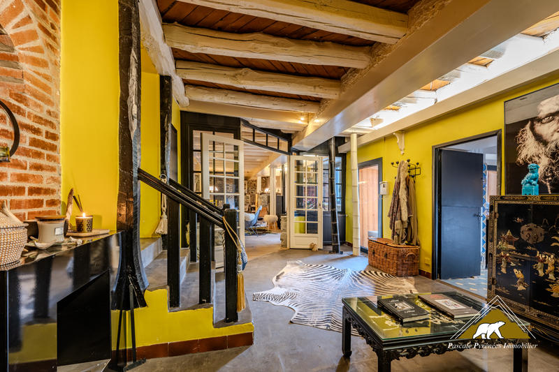 Maison - 600 m² - 12 pièces