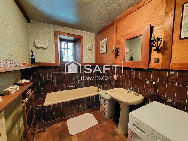 Maison - 311 m² - 11 pièces