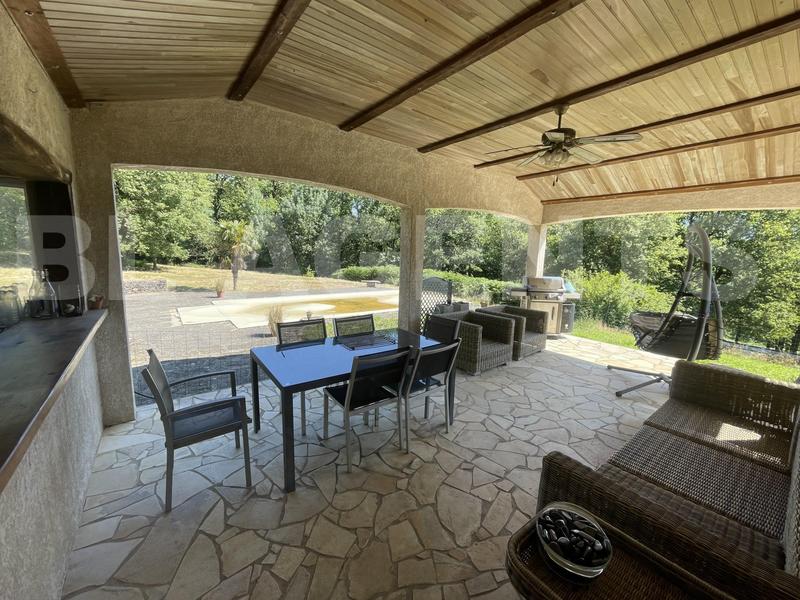 Propriété - 340 m² - 11 pièces