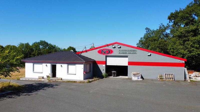 Maison - 490 m² - 4 pièces