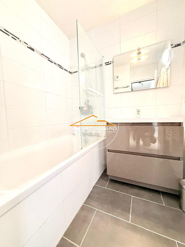 Appartement - 100 m² - 4 pièces