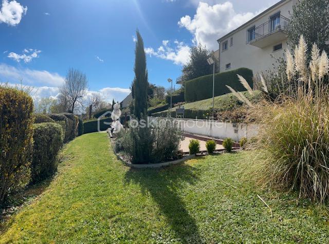 Maison traditionnelle - 94 m² - 9 pièces