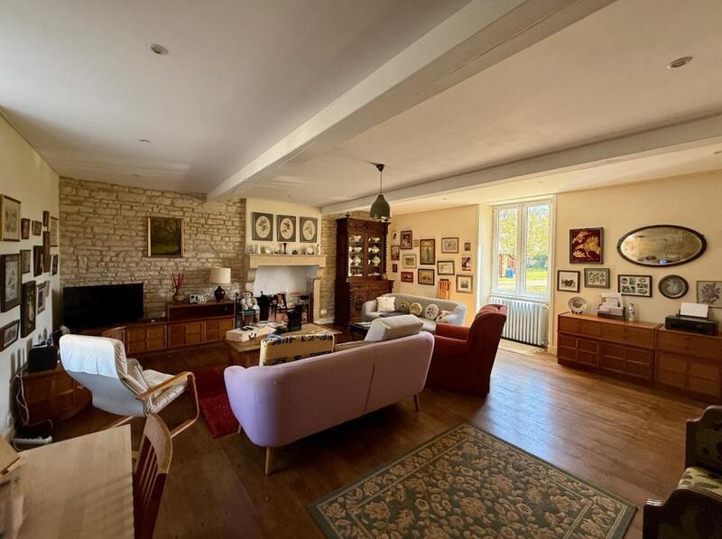 Maison - 233 m² - 7 pièces