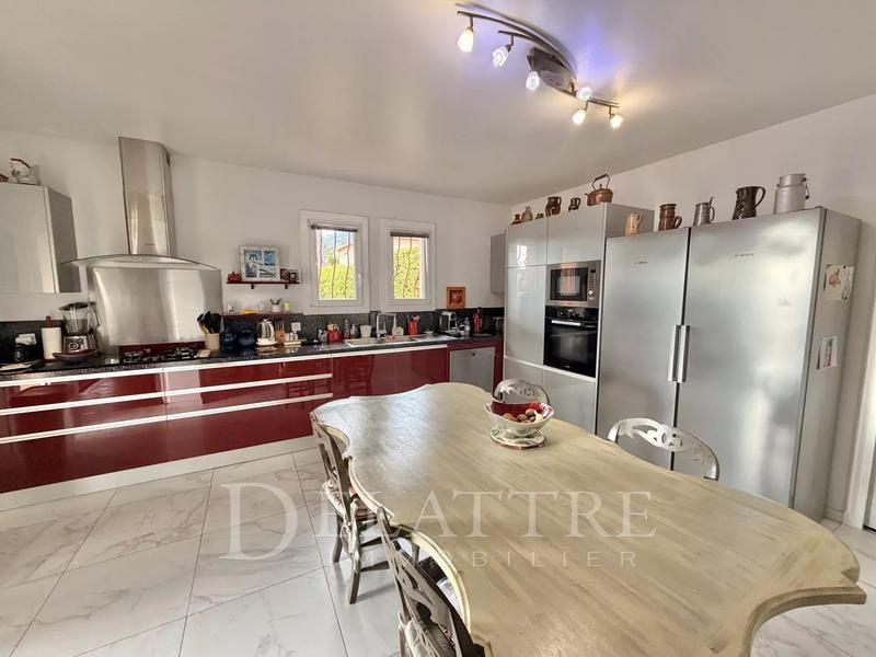 Villa - 300 m² - 10 pièces