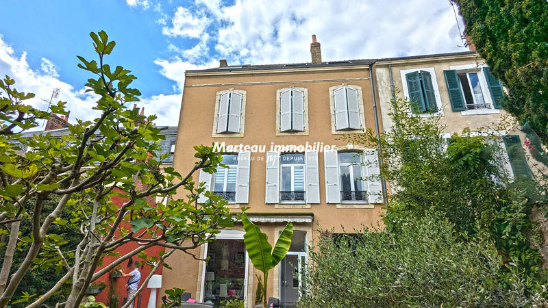 Maison - 327 m² - 13 pièces