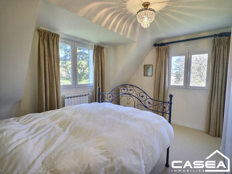 Maison - 251 m² - 8 pièces