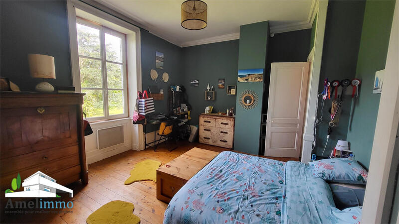 Maison - 250 m² - 7 pièces