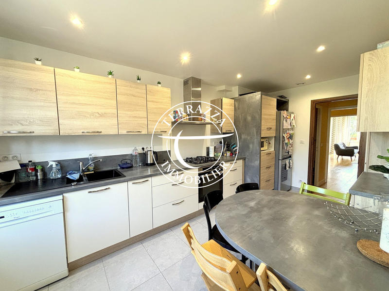 Duplex - 199 m² - 9 pièces