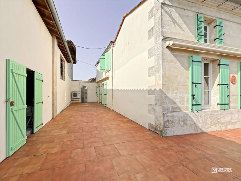 Maison - 155 m² - 9 pièces