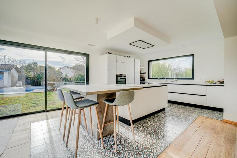 Maison - 212 m² - 7 pièces