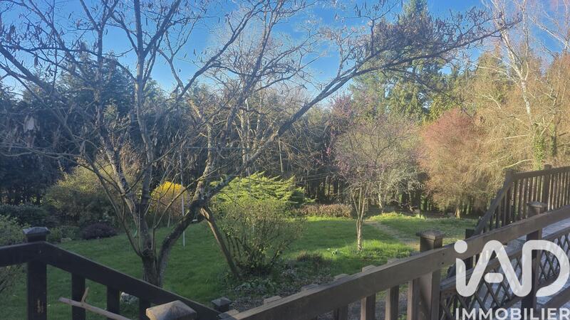 Maison - 242 m² - 11 pièces