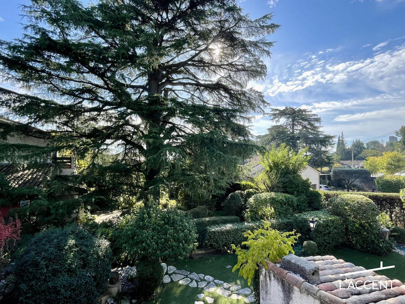 Villa - 239 m² - 7 pièces