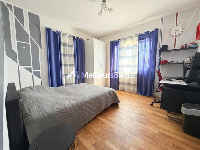 Maison - 225 m² - 10 pièces