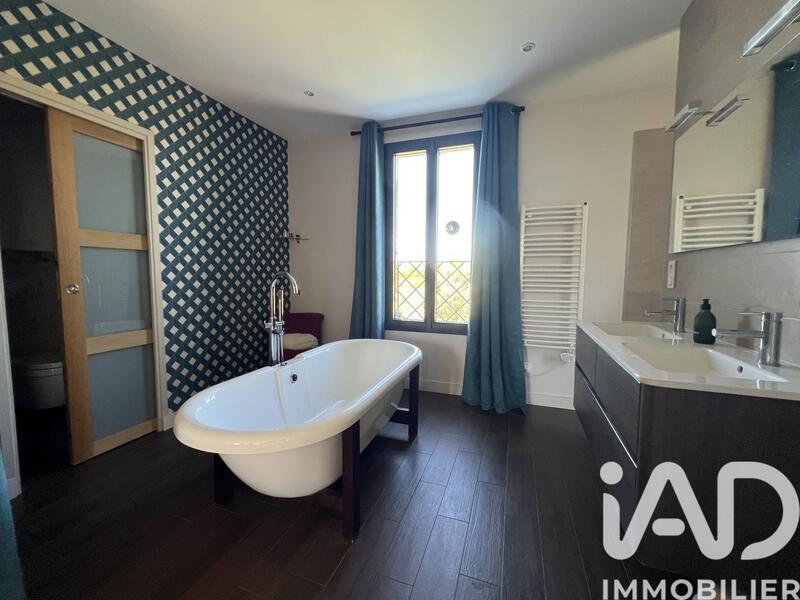 Maison - 330 m² - 7 pièces