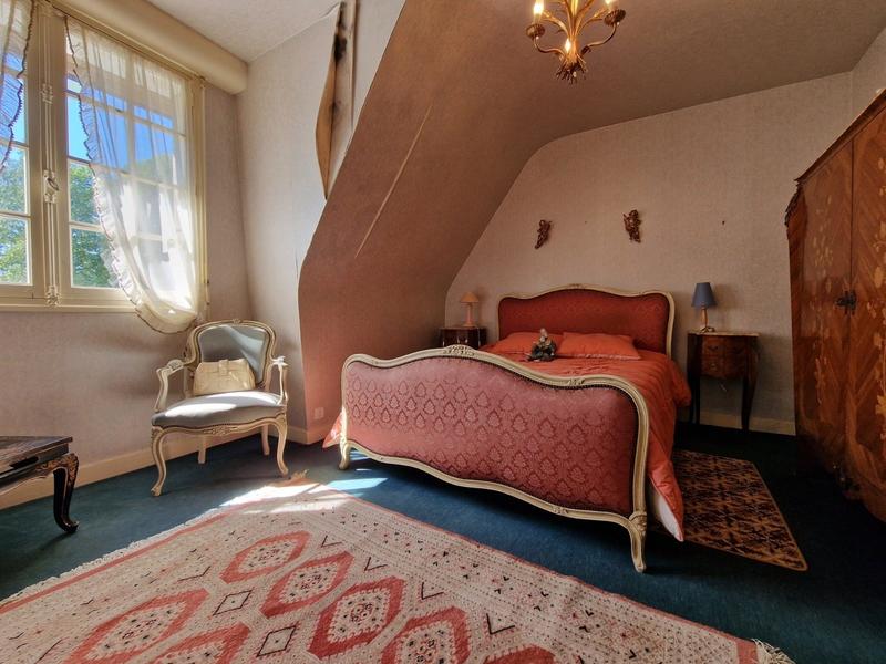 Maison - 230 m² - 9 pièces