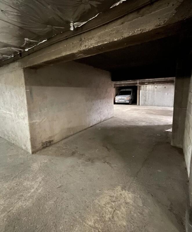 Parking / Garage