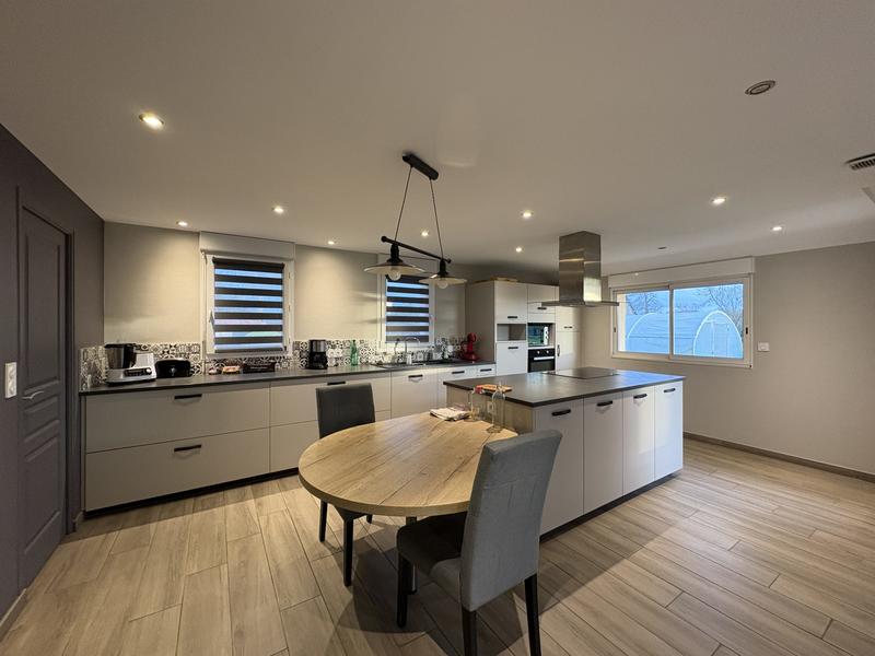 Maison traditionnelle - 165 m² - 8 pièces