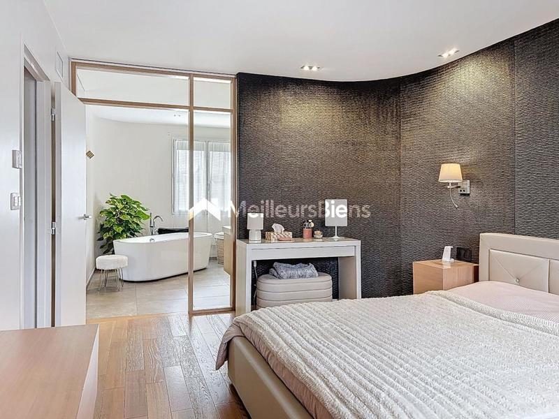 Propriété - 271 m² - 8 pièces